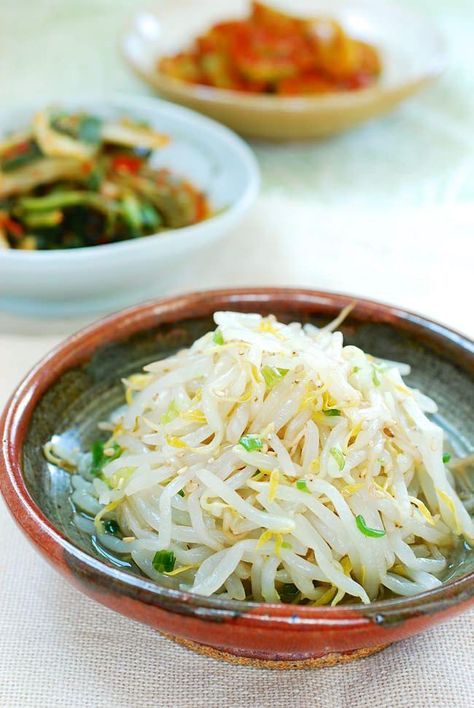 Namul Recipe, Bean Sprout Recipes, Bean Sprout Salad, Korean Fried Chicken Recipe, Bean Sprout, Korean Side Dishes, Korean Dishes, Sprout Recipes, Mung Bean