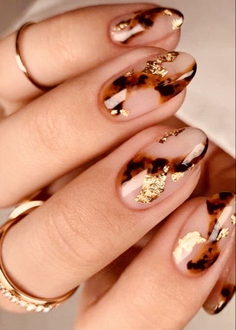 Torti Nails Design, Gel Manicure Nail Art, Tortoise Nail Design, Tortious Shell Nails, Tortoise Shell Nails With Gold, Neutral Bridesmaid Nails, Photo Shoot Nails, Hard Nail Art, 2024 Fall Nails