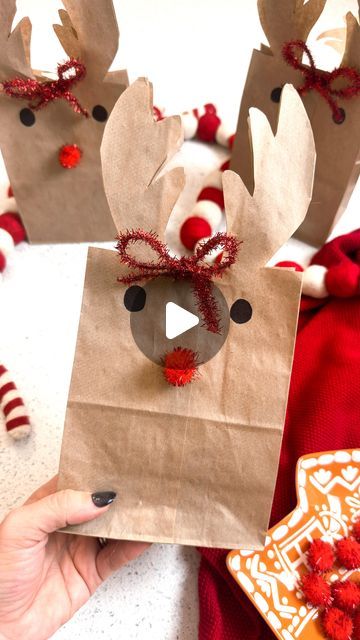 Alicia Luchini | Down Rosemary Road on Instagram: "✨DIY Reindeer Treat Bags🎅🏻🦌 Save & Share and come along for more holiday fun! 🥰  These would be so cute for a class party!♥️✨  All you need is⬇️  Brown paper bags Ribbon  Black marker  Hole punch  Glue  Red Pom poms   Trace antlers onto a paper bag and cut out to make a stencil. Use your stencil to make the rest of your bags. Draw on two eyes with your marker. Glue on a Pom Pom for the nose. Then Use a hole punch to cut two holes in between the antlers. Fill your bag with treats etc. Run a strip of ribbon through the holes and tie a bow to close the bag shut. ✨✨✨ . . . #treatbags #diy #christmasdiy #christmasparty #christmasideas #christmasfun #craftymom #rudolph #diychristmas #christmastreats #holidayparty #holidayfun #christmasgiftid Paper Bag Decoration, Make A Stencil, Diy Reindeer, Red Pom Poms, Brown Paper Bags, Paper Bag Crafts, Two Eyes, Reindeer Craft, How To Make Stencils