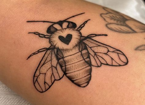 Whimsical Tattoos, Lady Bug Tattoo, Insect Tattoo, Doodle Tattoo, Bee Tattoo, Abstract Tattoo, Arte Inspo, Pattern Tattoo, Dope Tattoos