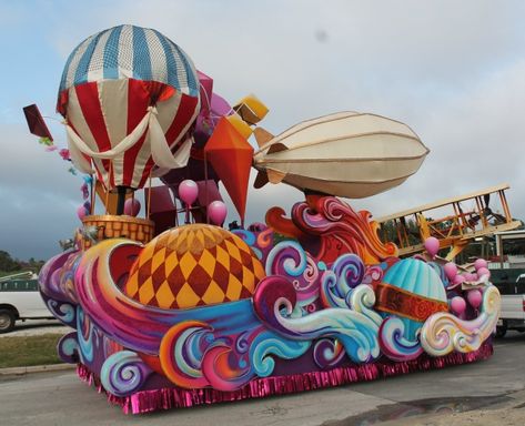 Mardi Gras Parade Carnival Floats Parade, Float Designs Parade, Mardi Gras Parade Float, Floating Car, Carnival Floats, Mardi Gras Float, Shrimp Po Boy, Mardi Gras Parade, Jazz Fest