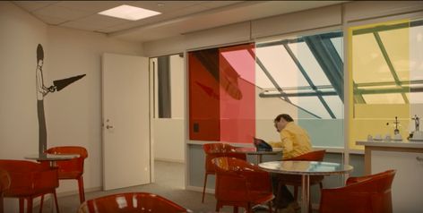 "Her" Film Art Direction - Production Design Fashion Film Set Design, Her 2013, Spike Jonze, Movie Frames, Office Movie, Still Life Artists, Her Film, Her Office, Bright Art