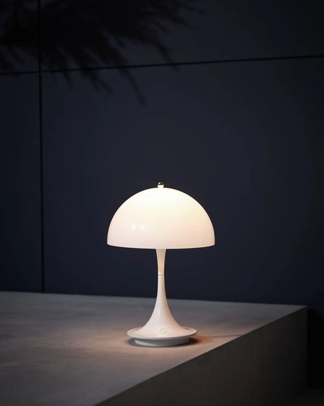 Louis Poulsen Table Lamp, Modern Academia, Panthella Lamp, Louis Poulsen Lamp, Scandinavia Design, Pic Inspiration, Minimal Lighting, Verner Panton, Louis Poulsen