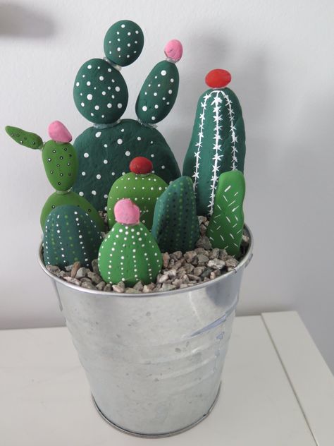 Cactus Rocks Painted, Stone Cactus, Painted Rock Cactus, Rock Cactus, Diy Rock Art, Classroom Art Projects, Astuces Diy, Painted Rocks Craft, Garden Crafts Diy