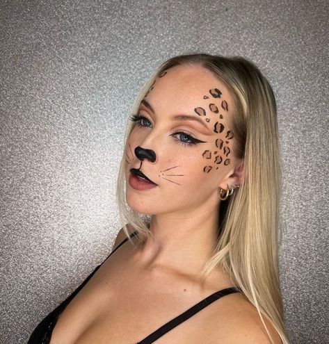 Lion Makeup Halloween Easy, Black Makeup Looks Halloween, Animal Makeup Looks Halloween, Easy Makeup Looks Halloween, Cat Make Up For Halloween Easy, Leapord Halloween Makeup Easy, Leapord Print Makeup Look, Easy Leopard Makeup, Black Leopard Makeup