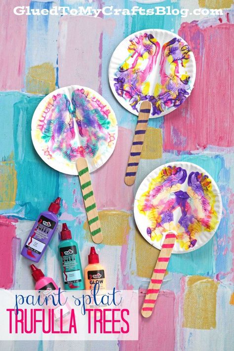 Paint Splat Truffula Trees - Lorax Themed Dr Seuss Themed Kid Craft Idea #drseuss #lorax #kidcrafts #gluedtomycrafts Dr Seuss Preschool Art, Preschool Dr Seuss, Tree Crafts Preschool, Lorax Craft, Dr. Seuss Crafts, Dr Seuss Preschool Activities, Dr Seuss Art, Dr Seuss Preschool, Dr Seuss Classroom