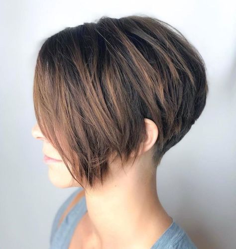 Choppy Pixie with Long Side Bangs Kort Bob, Long Side Bangs, Easy Curls, Short Hairstyles For Thick Hair, Short Layered Haircuts, Long Bangs, Short Pixie Haircuts, Haircut For Thick Hair, Short Hair With Layers