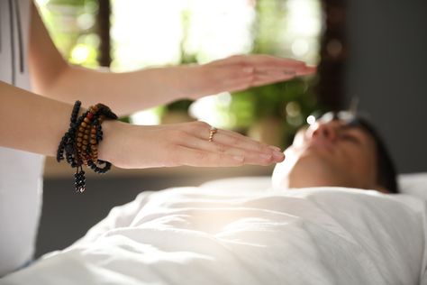 The Role of Byosen Scanning in the Reiki Session - Reiki Rays Kundalini Reiki, Reiki Room, Healing Session, Reiki Practitioner, Energy Healing Reiki, Healing Therapy, Therapy Room, Energy Healer, Reiki Master