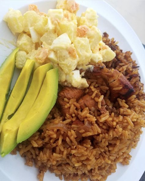 Dominicano Recipes, Boricua Recipes, Dominican Food, Colombian Food, Hispanic Food, Healthy Food Motivation, Delicious Snacks Recipes, Dinner Is Served, Spanish Food