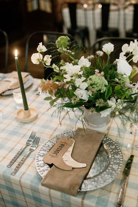 Stockyard Station made for the perfect venue for this Texas style, western themed wedding. White and wildflower inspired florals by Remi and Gold Floral transported quests to an upscale country-western celebration photographed by Peyton Rainey Photography. - XO Moreau - Unique Wedding Planner Western Wedding Place Settings, Luxury Western Wedding, Country Theme Party Decorations, Western Tablescape, Texas Rehearsal Dinner, Western Rehearsal Dinner, Western Table Decorations, Western Bridal Showers, Western Wedding Decorations