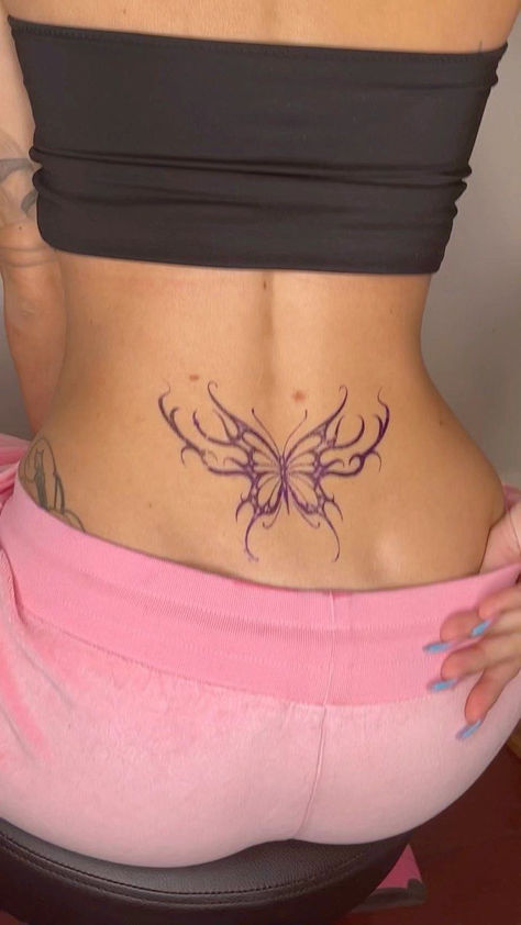 You know what's worse than having a messed up tattoo design on your skin forever? Getting called out about that epic fail online. Tramp Stamp Tattoos, Pretty Hand Tattoos, Tasteful Tattoos, Tattoos For Black Skin, Pretty Tattoos For Women, Dope Tattoos For Women, Cute Tattoos For Women, Classy Tattoos, Discreet Tattoos