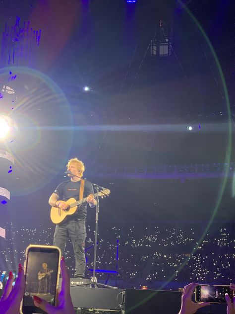 Ed Sheeran Concert Outfit, Concert Ed Sheeran, Ed Sheeran Tour, Ed Sheeran Concert, Teddy Photos, Concert Vibes, 2025 Goals, Travel Collage, Concert Aesthetic