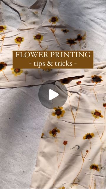 Jamie Young - Natural Dye Educator on Instagram: "👉🏼Comment FLOWER & I’ll send you a list of my Favorite flowers for botanical printing 🌼✨  The truth is, there really are no fast tricks when it comes to natural dyeing. It’s a nuanced process that involves a lot of thought and patience. It takes practice to figure out how to get fantastic prints. 👉🏼 That’s why I’m sharing some of my favorite tips with you today! 🩵  Eco printing is a natural dye method that uses pressure and heat to directly transfer the image of a plant onto a substrate. 🌿 The plants are arranged on barriers & fabric that has been pretreated with mineral salt mordants. The fabric and plants then rolled, bundled, and steamed together to transfer the dye from within the plants to the fabric.   I share the entire eco pr Natural Dye Flower Print, Natural Flower Dyeing, Dye With Flowers, Botanical Dye Fabric, Flower Transfer To Fabric, Dye Fabric With Flowers, Natural Fabric Dyeing Techniques, Flower Stamping On Fabric, Bundle Dyeing With Flowers