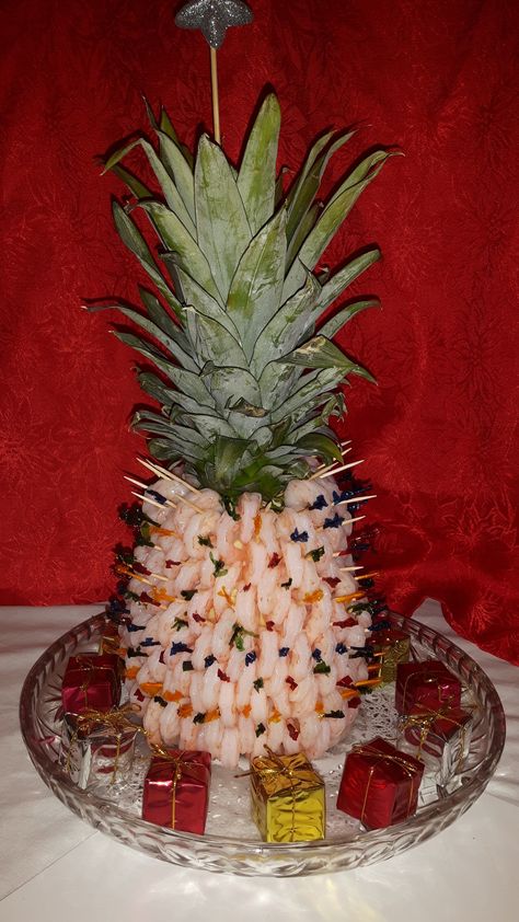 Shrimp Tree Pinapple Shrimp, Shrimp Display, Shrimp Tree, Friend Trip, Grape Tree, Thanksgiving 2023, Shrimp Appetizers, Weird Vintage, Seafood Platter