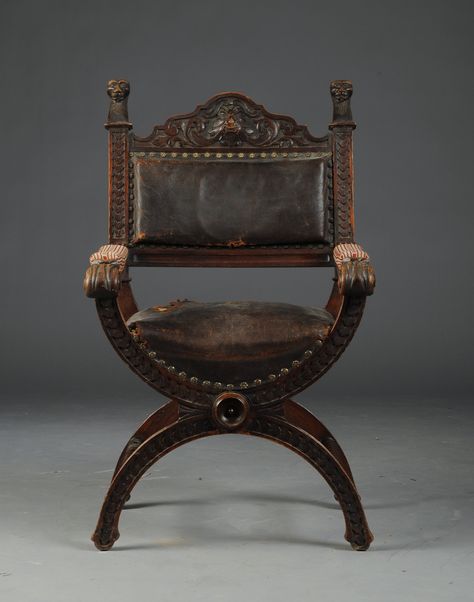 Renaissance Revival Chair Starověký Egypt, Medieval Furniture, Victorian Furniture, Art Chair, European Furniture, Antique Chairs, Chair Style, Old Furniture, Wooden Chair