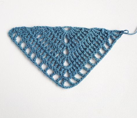 Nightfall – Free crochet pattern for triangle shawl – Annie Design Crochet Easy Crochet Triangle, Crochet Triangle Pattern, Shawl Crochet Pattern Easy, Triangle Shawl Pattern, Crochet Lace Scarf Pattern, Triangle Scarf Crochet Pattern, Crochet Triangle Shawl, Crochet Triangle Shawl Pattern, Crochet Shawl Diagram