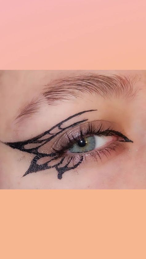 Butterfly Eyeliner Looks, Detailed Eyeliner Looks, Butterfly Liner Tutorial, Butterflies Eyeliner, Butterfly Graphic Eyeliner, Fancy Eyeliner Designs, Butterfly Makeup Look Simple, Cute Eyeliner Designs, Simple Butterfly Eye Makeup