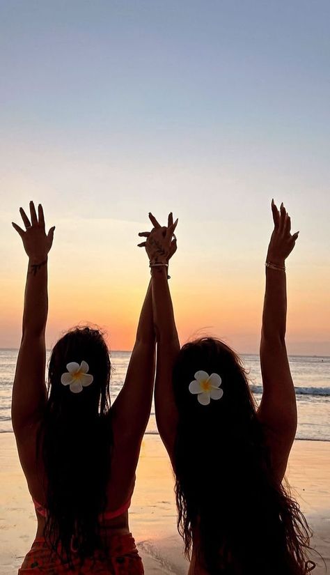 2025 Vision Board Best Friend, Bff Trip Aesthetic, Bestie Holiday Aesthetic, Vision Board Photos Vacation, Vacation With Bestie Aesthetic, Mother Daughter Beach Trip, Traveling With Bestie Aesthetic, Cute Holiday Pics, Summer At The Beach Aesthetic