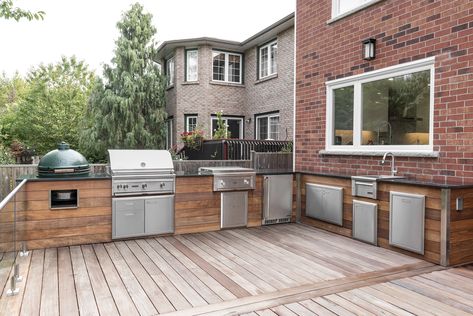 L Shaped Outdoor Kitchen, Bistro Kitchen Decor, Patterned Tile Backsplash, Outdoor Cooking Spaces, Outdoor Grill Station, Paint For Kitchen Walls, Backyard Layout, Countertop Sink, Steel Rack