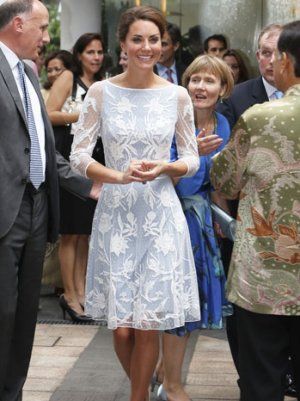 kate middleton! Vestidos Kate Middleton, Ducesa Kate, Moda Kate Middleton, Temperley Dress, Princess Kate Style, Looks Kate Middleton, Kate Middleton Dress, Kate Middleton Outfits, Kate Dress