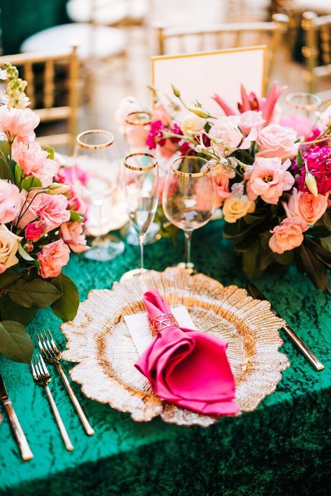 High-Fashion Meets South-of-France in this Stunning Southern California Wedding at Villa del Sol d'Oro 25 Th Birthday, Outdoor Ceremony Aisle, Emerald Green Wedding Theme, Wedding Ceremony Pictures, Ceremony Pictures, Pink Kelly, Wedding Glassware, Courtyard Wedding, Fuchsia Wedding