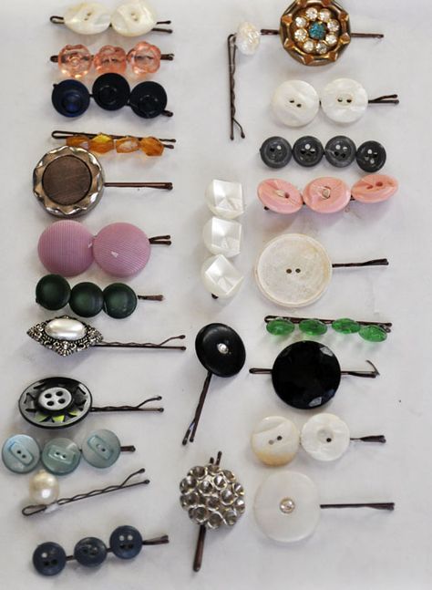 vintage button bobby pins012 Button Hair Accessories, Diy Vintage Accessories, Button Diy Crafts, Button Sewing Ideas, Vintage Button Jewelry, Button Hair Clips, Upcycled Gifts Ideas, Button Barrettes, Diy Bobby Pins