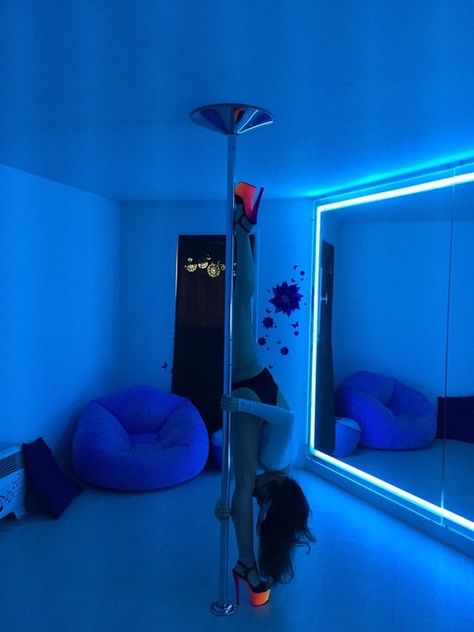 Photo Dance Room Decor, Dance Studio Design, Pole Dance Studio, Home Dance Studio, Pole Dance Fitness, Dance Aesthetic, Apartment Decorating Living, Dance Rooms, Home Dance