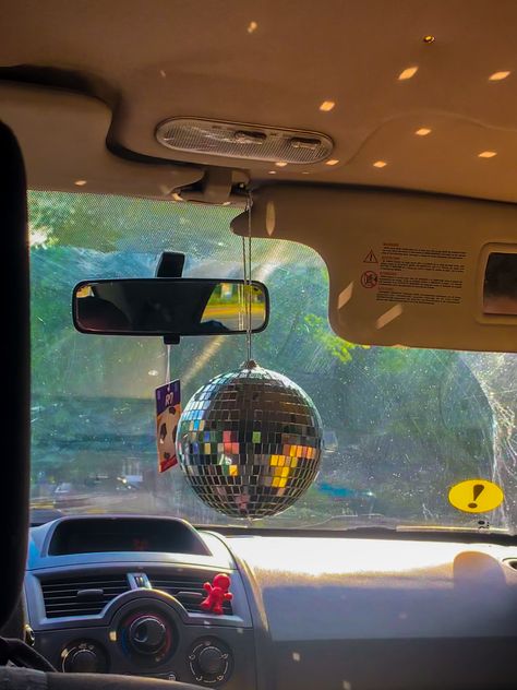 Mirrorball Car Decor, Disco Ball In Car, Car Fairy Lights, Car Disco Ball, Car Decoration Aesthetic, First Car Ideas, Hippie Car, Car Deco, Cool Car Accessories