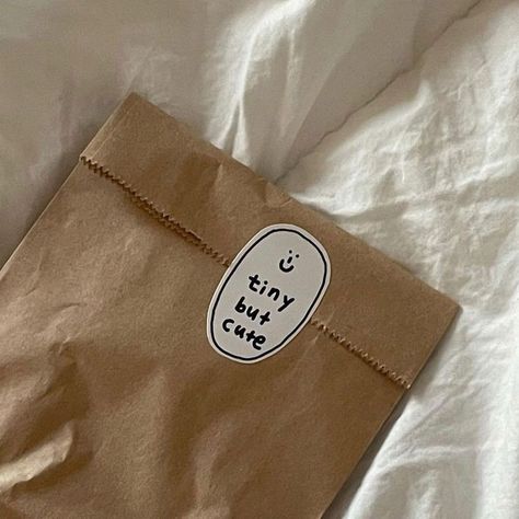 Minimalistic Packaging, Coffee Leaf, Etsy Packaging, Bb Logo, Kraft Packaging, Packaging Ideas Business, Small Business Packaging Ideas, Handmade Packaging, Branding Design Packaging