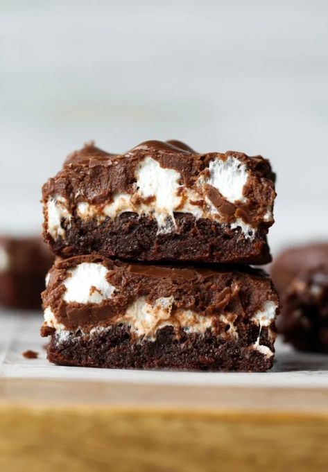 Brownies Decorados, Marshmallow Brownies, Homemade Brownies Easy, Marshmallow Desserts, Ultimate Brownies, Fudgy Brownie Recipe, Brownies Recipe Homemade, Brownie Toppings, Brownie Desserts