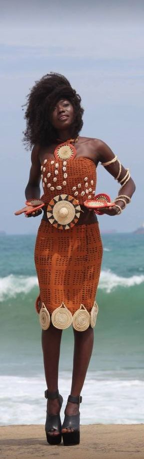 Guinea Africa, Guinea Conakry, Cultural Clothes, Pnb Rock, African Outfits, African People, Dark Outfits, Afro Hair, Liberia