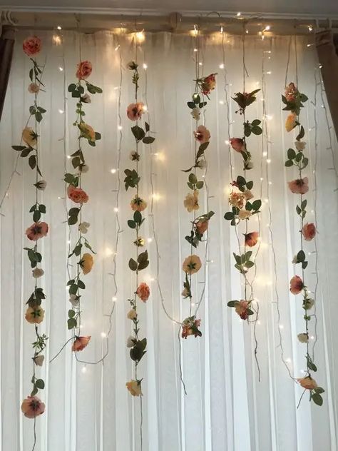 50+ Best DIY Baby Shower Backdrop Ideas - Holidappy Curtain Flower Backdrop, Balcony Party Ideas, Balcony Birthday Decoration Ideas, Easy Bridal Shower Decorations, Diy Baby Shower Backdrop, Flower Photo Wall, Shower Backdrop Ideas, Baby Shower Backdrop Ideas, Lights Backdrop