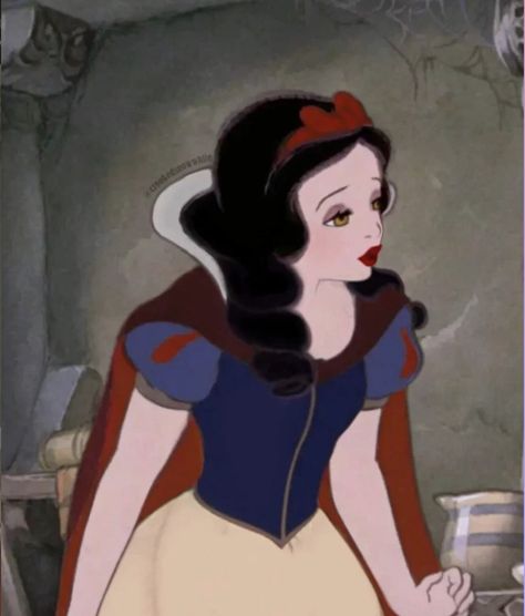 Snow White Long Hair, Queen Snow White, White Long Hair, Tangled Disney, The Seven Dwarfs, Snow White And The Seven Dwarfs, Longer Hair, Seven Dwarfs, Long Wavy Hair