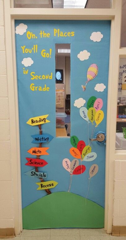 Dr Seuss Classroom Door Decorations, Dr Seuss Classroom Door, Class Room Door, Room Door Ideas, Classroom Preschool, Dr Seuss Classroom, Seuss Classroom, Seuss Crafts, Class Door