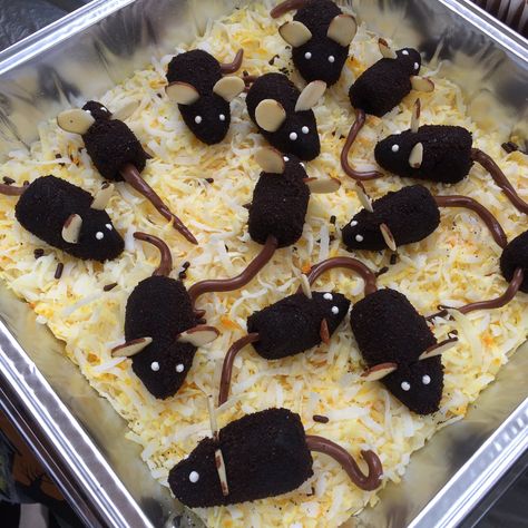 Scary Desserts For Halloween, Scary Halloween Desserts, Halloween Desert Ideas, Halloween Potluck Ideas, Halloween Potluck Recipes, Scary Halloween Cookies, Scary Desserts, Halloween Chocolate Chip Cookies, Scary Halloween Treats