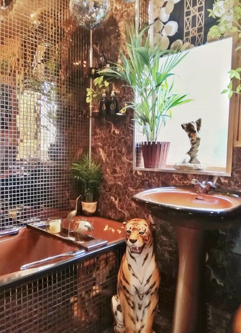 Maximal Bathroom Ideas, Disco Powder Room, 70s Themed Bathroom, 70s Interior Design Bathroom, Disco Theme Bathroom, Disco Themed Bathroom, Disco Bathroom Aesthetic, Club Bathroom Design, Jungle Themed Bathroom