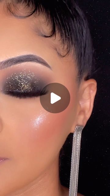 Makeup Look For Concert, Men In Black Makeup Look Women, Dark Make Up Looks Eyeshadows, Easy Black Eyeshadow Looks, Black Smokey Eye Makeup Step By Step, Simple Concert Makeup, Silver Dress Makeup Look, Black And Silver Smokey Eye, Black And Silver Makeup Looks