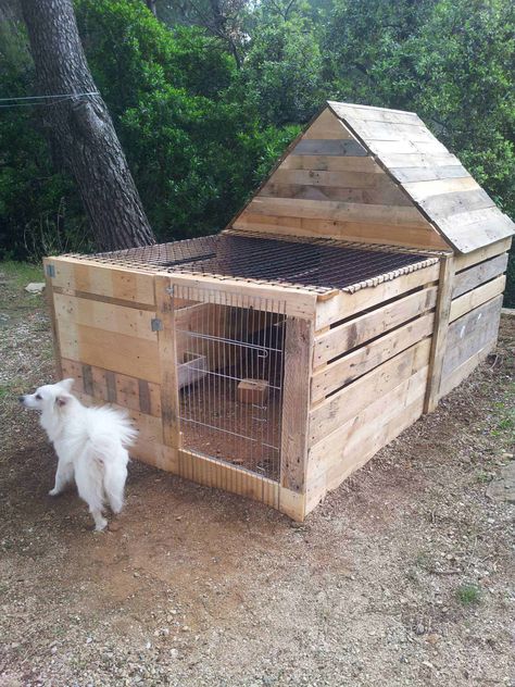 The idea for this rabbit's house came after having done a non-covered enclosure that my rabbits loved to jump over. So, I wanted to create a completely closed house, but that does not look like a jail! That's why I preferred to give a house style with a closed open space on the front! Everything ... #Animal, #Garden, #House, #Rabbit, #RecyclingWoodPallets #AnimalPalletHousesPalletSupplies Rabbit House, Apartment Floor, 1001 Pallets, Building A Chicken Coop, Pallet Creations, Recycled Pallets, Pallet Crafts, Wood Pallet Projects, Pallet Art