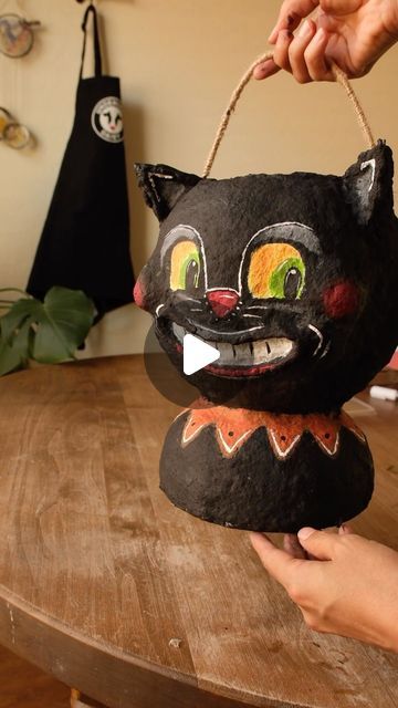 Diy Vintage Halloween Pumpkin, Paper Mache Halloween Diy, Cardboard Mache, Paper Mache Pumpkins Diy, Paper Mache Jackolanterns Diy, Diy Paper Mache Pumpkin Head, Vintage Halloween Diy, Pumpkin Head Paper Mache, Paper Mache Ideas