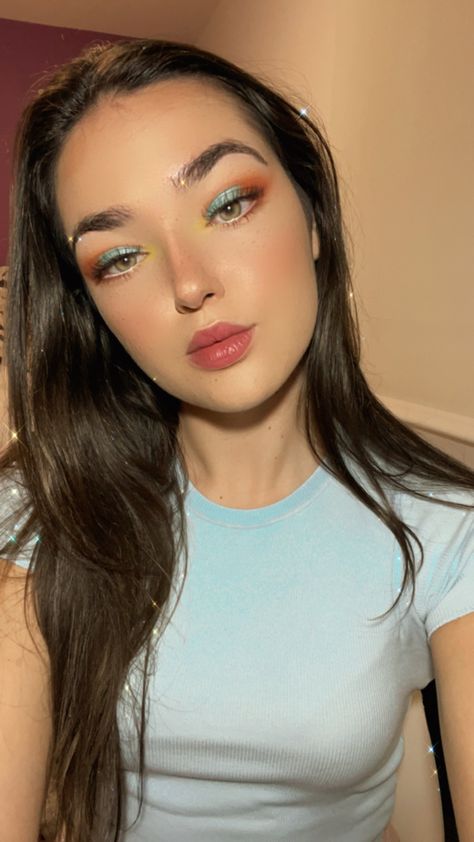 Turquoise and orange makeup, inspired by Bloom winx club aesthetic makeup look Bloom Winx Club Makeup Look, Flora Winx Club Makeup Looks, Winx Makeup Inspired, Bloom Winx Club Makeup, Winx Bloom Costume, Winx Club Hairstyles, Bloom Winx Club Costume, Bloom Winx Club Aesthetic, Winx Club Makeup