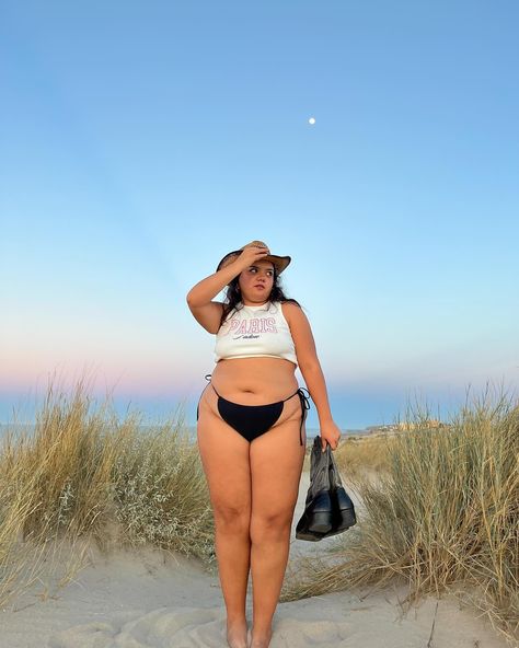 j’adore cowboys Poses For Fat Women, Average Body Type, Swimwear Curvy, Love My Body, Body Positive, Body Poses, Body Love, Pose Reference Photo, Curvy Outfits