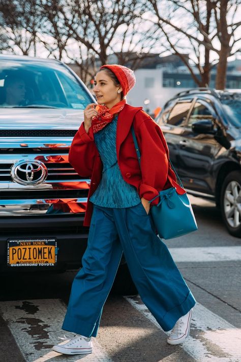 Street Style at New York Fashion Week Fall 2018 | POPSUGAR Fashion Fashion Editorial Street, Street Style Women Casual, Jenny Walton, New Street Style, Women Fashion Edgy, Looks Street Style, Street Style Trends, Street Fashion Photography, Street Style Chic