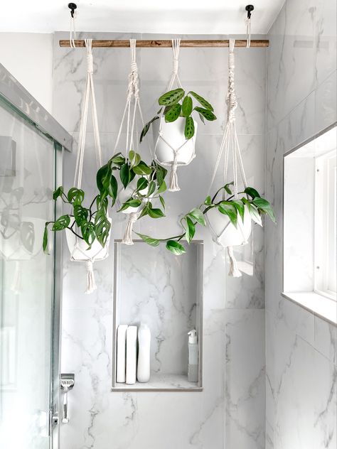 Bathroom Plants Hanging, Bathroom Plants No Sunlight, Hanging Plant Ideas, Plant Bar, Bathroom Plants Decor, Minimal Bathroom, Plants Hanging, Bathroom Counter Decor, Plants Wall