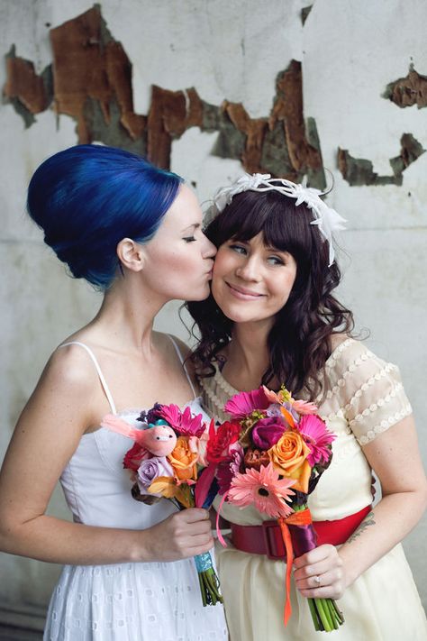 ...sigh... a 13 yr old me would be so pissed at myself for Not wearing my hair like this! Edgy Bride, Bohemian Wedding Hair, Brides Hair, Edgy Wedding, Unconventional Wedding, Alternative Bride, Popsugar Beauty, Edgy Hair, Alternative Hair