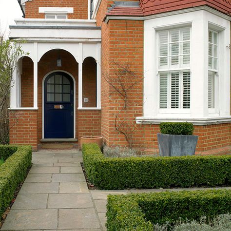 Exterior | Edwardian home in London | House tour | PHOTO GALLERY | 25 Beautiful Homes | Housetohome.co.uk House Painting Tips, Edwardian Home, 25 Beautiful Homes, Victorian Porch, Christmas Lights Outside, Christmas House Lights, London Townhouse, Front Garden Design, Edwardian House