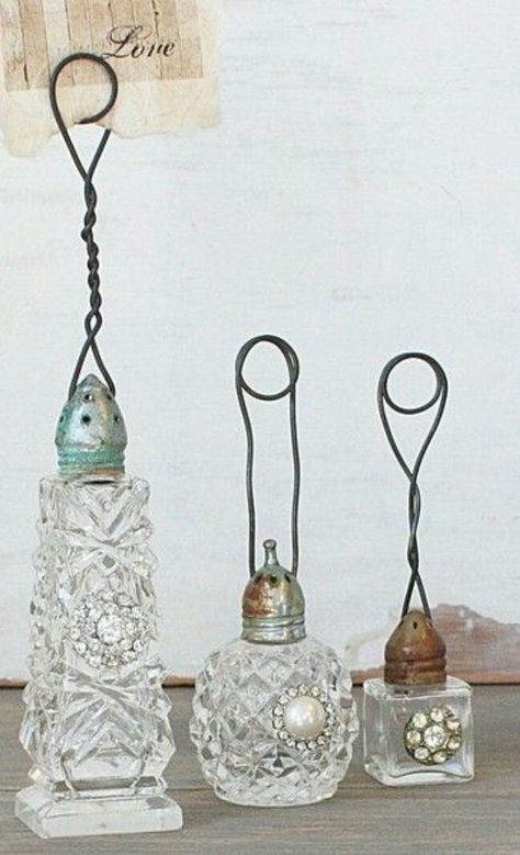 Antique Crafts Diy, Crafts With Salt And Pepper Shakers, Vintage Decorating Ideas, Antique Vintage Decor, Vintage Decorating, Salt Shakers, Deco Nature, Decor 2024, Altered Bottles