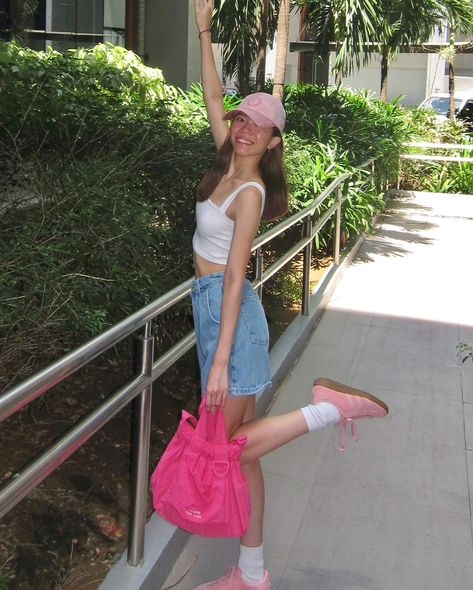 me & my @beyondthevines dumpling bag against the world 🌎🎀🥟 👜: xs dumpling bag in bright pink #beyondthevines Dumpling Bag Outfit, Beyond The Vines, Dumpling Bag, Bag Outfit, Dumplings, Cloth Bags, Go On, Bright Pink, Vines