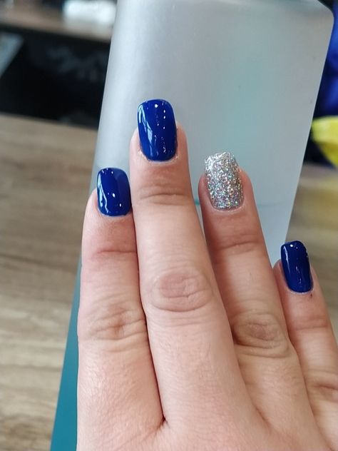 Royal Blue Nails With Silver Accent, Royal Blue Acrylic Nails Sparkle, Gel Nails Royal Blue And Silver, Blue Nails With One Glitter Nail, Royal Blue And White Nails For Prom, Acrylic Nails That Go With Navy Blue Dress, Blue And Glitter Nail Ideas, Kentucky Blue Nails, Royle Blue Nails