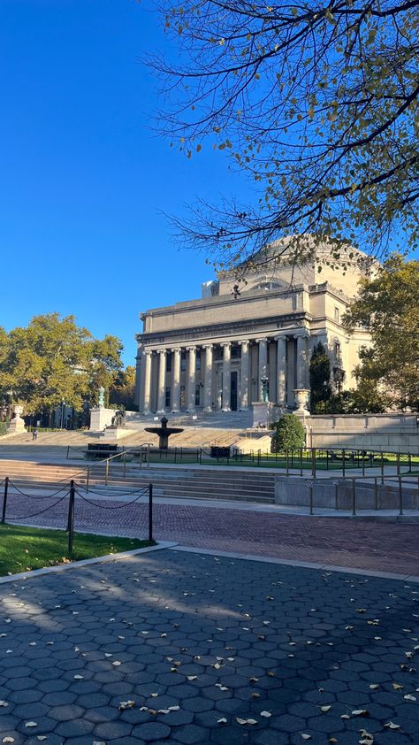 Columbia University Aesthetic Wallpaper, Colombia University, Columbia Library, Columbia Uni, Columbia Law School, Nyc Student, Columbia University Library, University Inspiration, Leaves On The Ground