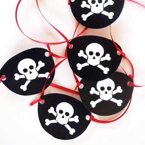 Create, customize and print custom party decorations. Leverage Brother Creative Center's party decorations templates for Pirates Eye Patch. Homemade Pirate Costumes, Pirate Costume Kids, Diy Pirate, Pirate Party Decorations, Pirate Costume Diy, Pirates Party, Box Printable, Pirate Eye Patches, Pirate Halloween Costumes